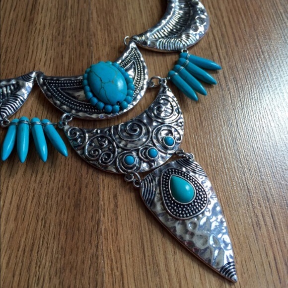 *CLOSING BOUTIQUE* - Picture 4 of 5